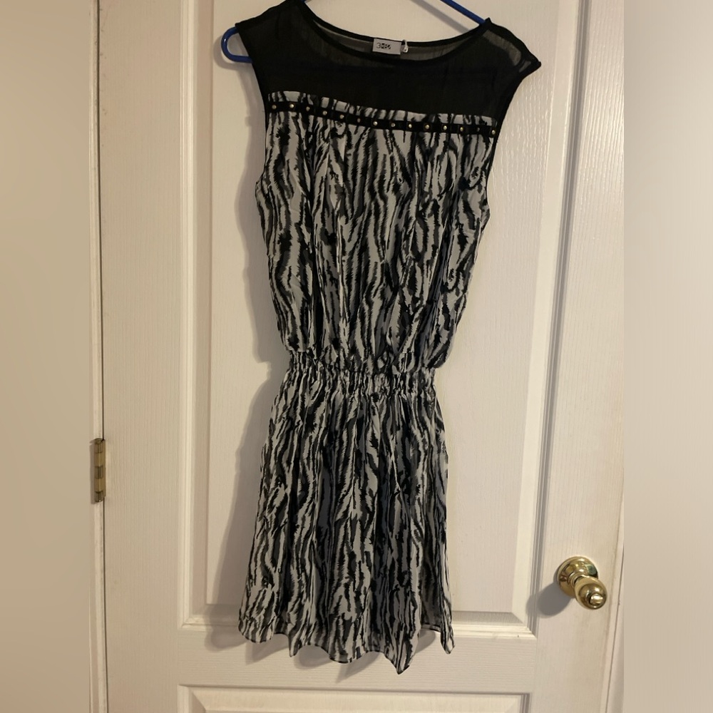 NWT Three Eighty Two Zebra Print Sleeveless‎ Smocked Mini Dress Size Medium